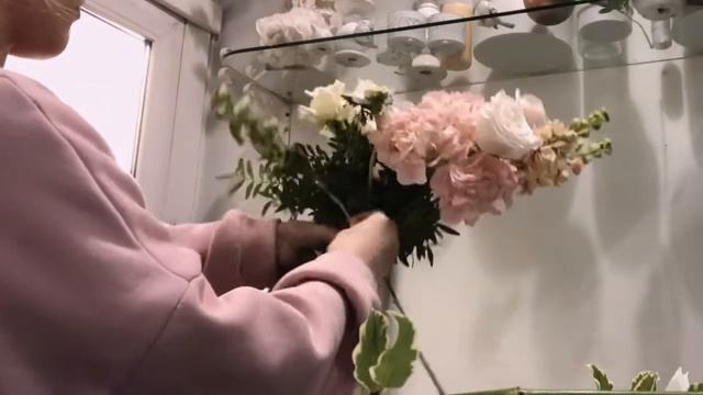 Оформляем БОЛЬШОЙ букет цветов - доставка цветов в Тюмени MILAGUS смотреть онлайн