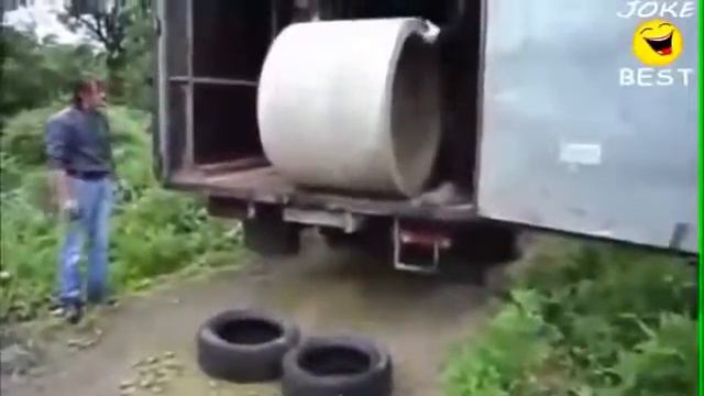 Хохма! Алкаши разбили бетонное кольцо Пьянству бой! смотреть онлайн