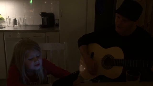 Josef övar med framtida lovsångsledare Tindra смотреть онлайн