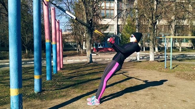 Тренировка на улице. КАК НАКАЧАТЬСЯ БЕЗ ЗАЛА? смотреть онлайн
