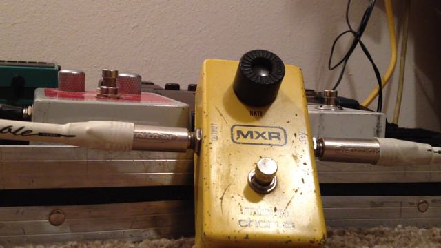 Vintage MXR Micro Chorus with 1971 Fender Twin Reverb смотреть онлайн