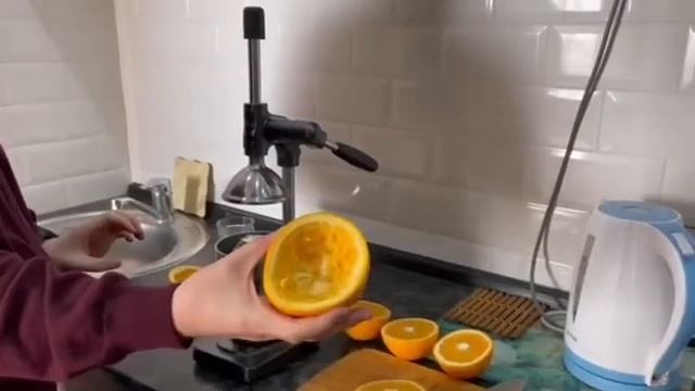 Fresh Squeezed Delight: Homemade Orange Juice Recipe! смотреть онлайн
