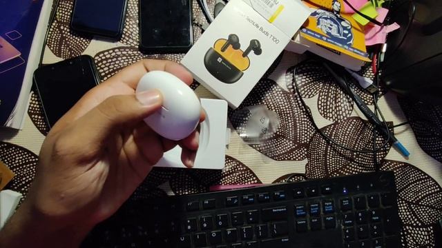 realme Techlife Earbud T100 // with white color смотреть онлайн