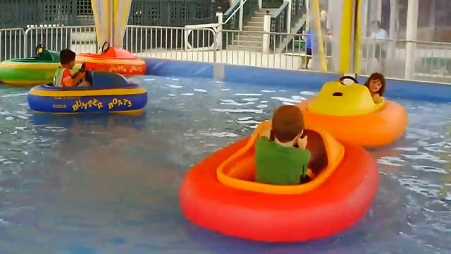 Bumper boats - бамперные лодочки смотреть онлайн