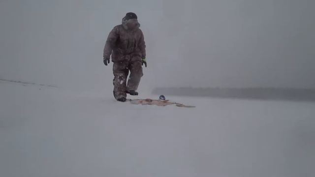 РЫБАЛКА НА ЩУК В МЕТЕЛЬ НА СЕВЕРЕ 2020 ОНИ НЕ ЛЕЗУТ В ЛУНКУ смотреть онлайн