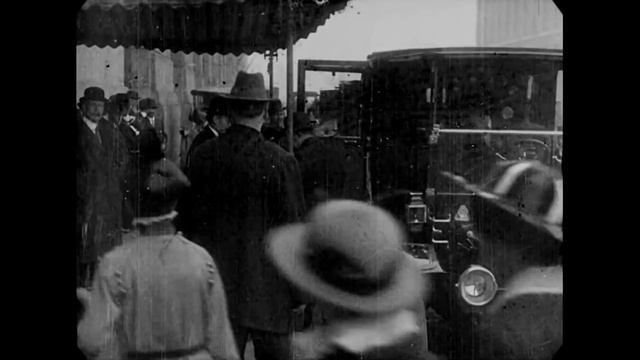 RMS Lusitania, выходящая из Пирса 54 в Нью-Йорке 1915. RMS Lusitania