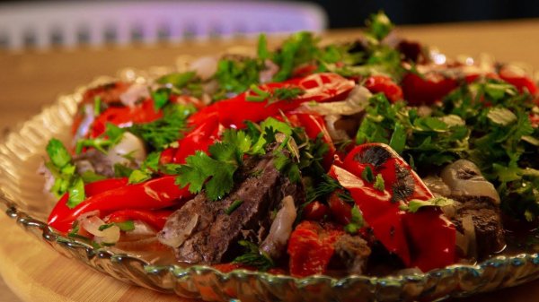 Put everything in a saucepan and forget it! The perfect HOT DISH for the New Year 2024