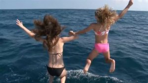 Прыгнули в море