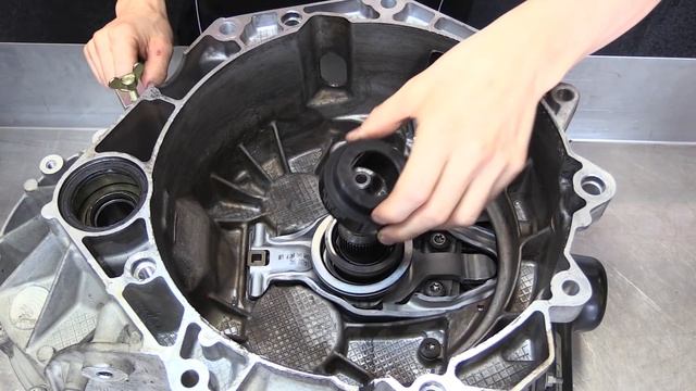CLUTCH TECH: Dual Clutch Transmission Clutch Assembly Removal and Installation Guide смотреть онлайн