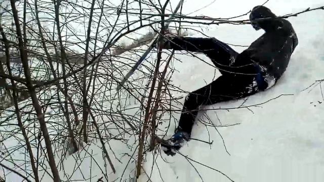 Нелепое падение глупенького мальчика . смотреть онлайн