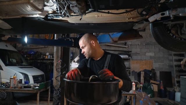 Обслуживание BMW G30: ПОЛНАЯ замена масла в коробке и раздатке #520DXdrive смотреть онлайн