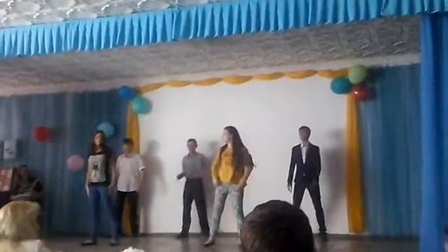 Танец 8Б на День учителя смотреть онлайн