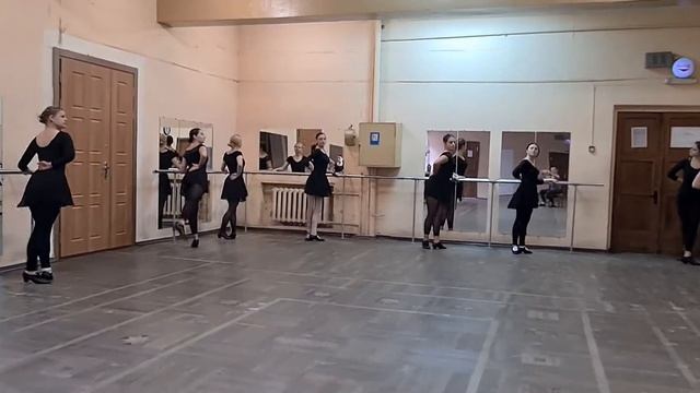 Маленькі кидки в характері італійського танцю "Тарантелла" смотреть онлайн