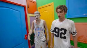 100 дверей!!! и только 4 двери где может быть выход