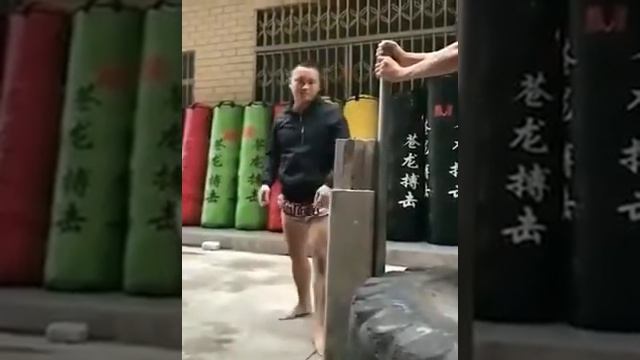 Китайцы ломают ноги муайтай!! Жесть! смотреть онлайн