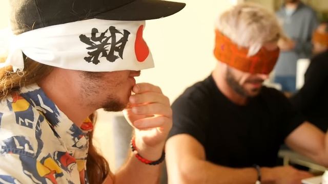 Blind Fast Food Burger Challenge w/ Barstool Sports! | Zac Efron смотреть онлайн
