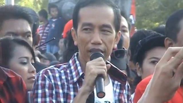 PAS NO 1- Jokowi jalan sehat bersama simpatisan PAS смотреть онлайн