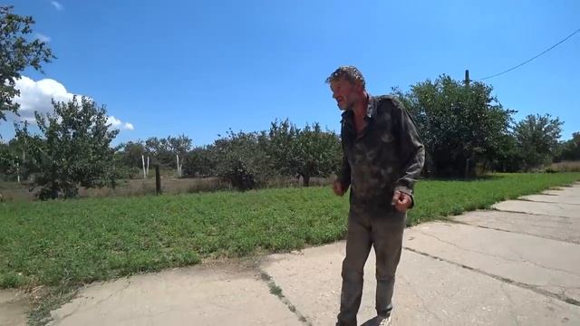 Сельский алкаш напал на людей с кулаками смотреть онлайн