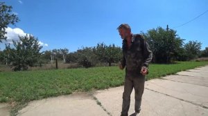 Сельский алкаш напал на людей с кулаками