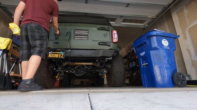 RTR Spare Tire Carrier Installation - Ford Bronco смотреть онлайн