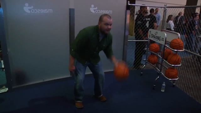 NBA Baller Beats For Kinect - Hands On Review by Engadget смотреть онлайн