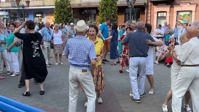 Мы пришли на танцы! смотреть онлайн