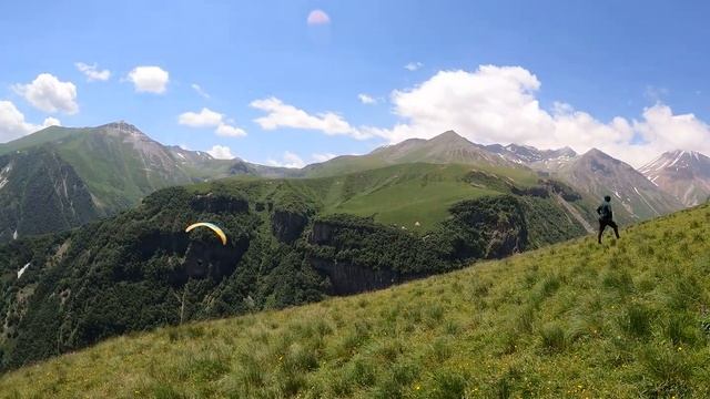 Грузия Гудаури обзор полета параплана, цена полета. Georgia Gudauri Paraglider flight review, price смотреть онлайн