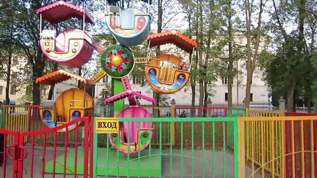 Детское колесо обозрения. Парк Горького. Минск. 2015 год. смотреть онлайн