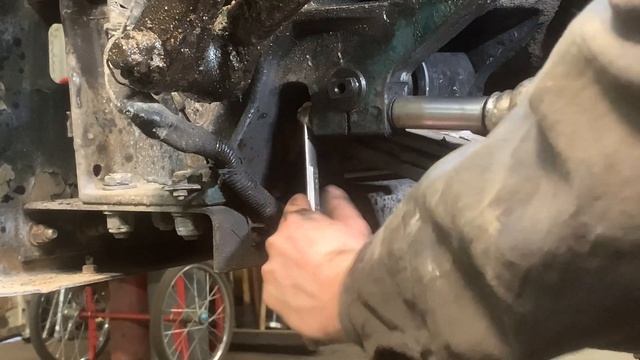 Kenworth | Front Suspension Rebuild | Leaf Spring + King Pin