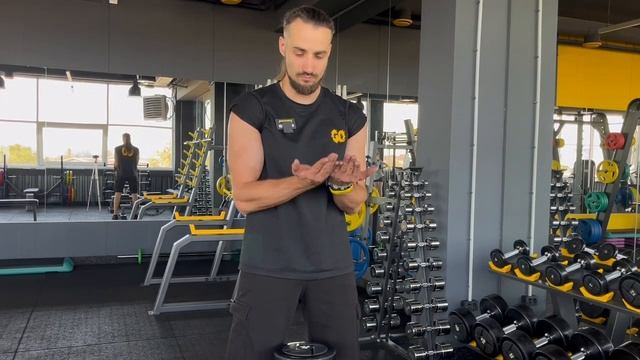 Подъем на бицепс ладонями смотреть онлайн