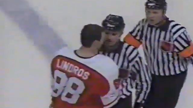 Eric Lindros Vs Dallas Drake / Keith Tkachuk Scrum