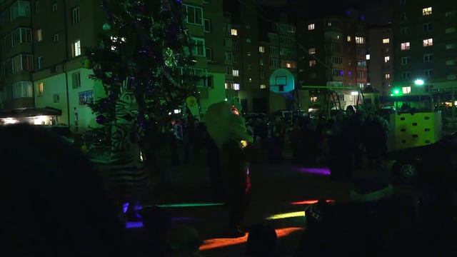 Открытие Елки во дворе. смотреть онлайн