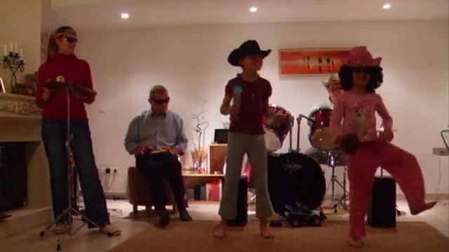The Groovy Girls - Percussion Jam смотреть онлайн