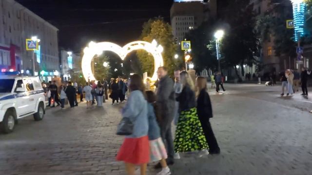 Екатеринбург Yekaterinburg. День города 300 лет. Ночные гуляния горжан. 19 августа 2023. смотреть онлайн