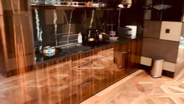 Parchet stratificat în bucătărie смотреть онлайн