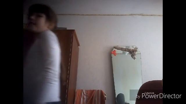Первое видео)))как я танцую когда есть мама/нету мамы😘 смотреть онлайн