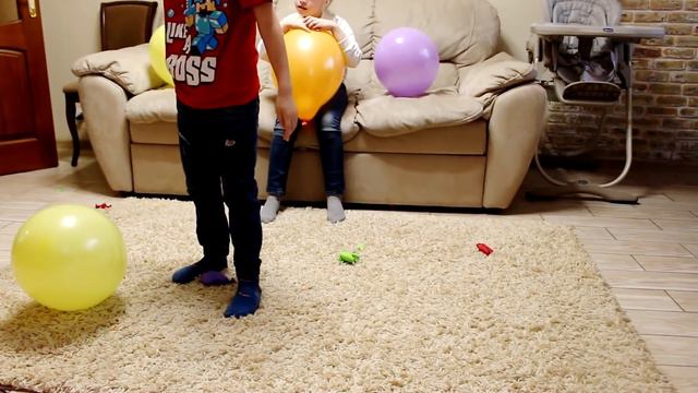 Balloon Challenge / ЧЕЛЛЕНДЖ ЛОПНИ ШАРИК - видео для детей #FastSergey