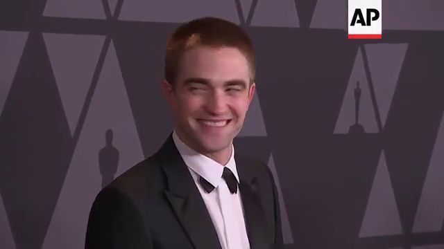 Роберт на красной дорожке Annual Governors Awards смотреть онлайн