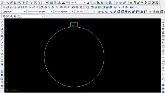 How to use the array commands in AutoCAD 2007 смотреть онлайн