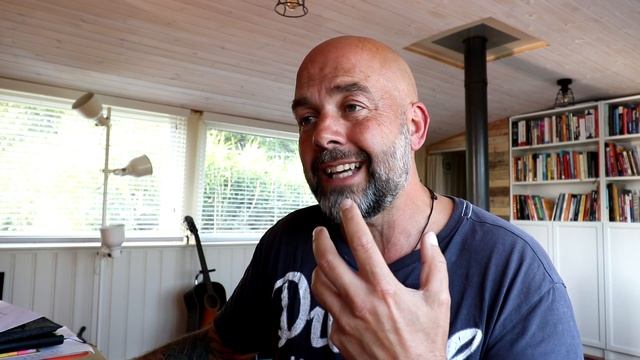 STEAL Your Competitors Keywords!! - Helium 10 Keyword Research Tutorial смотреть онлайн