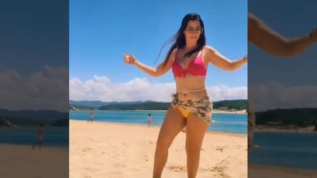Belly-dancer رقص مثير  على البحر
