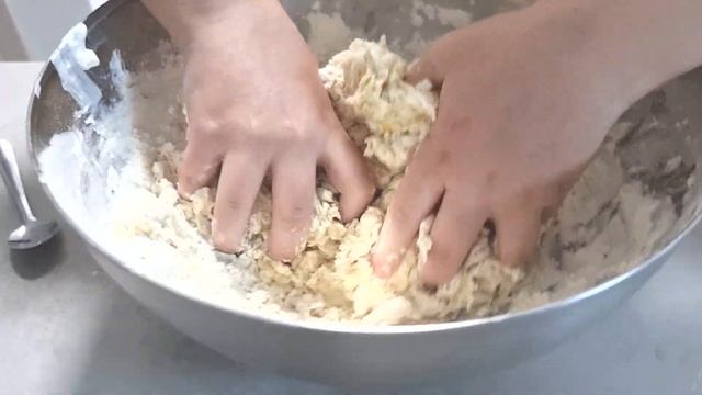 Творожное печенье в виде пуговок. Готовим с морскими свинками. смотреть онлайн
