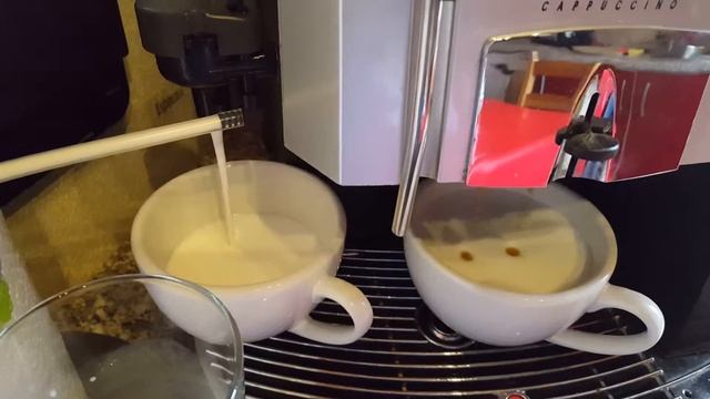 SAECO Royal Professional Cappuccino / 2 Getränke DEMO смотреть онлайн