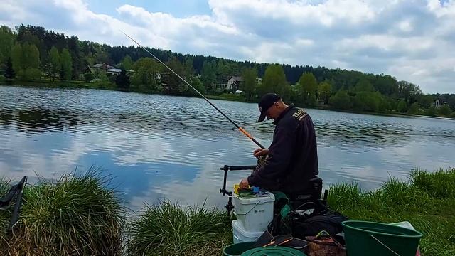 Ловля весенней плотвы на маховую удочку. смотреть онлайн
