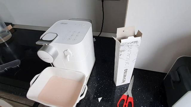 Nespresso Gran Lattissima, descaling procedure. смотреть онлайн