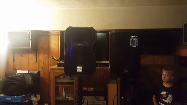 Yamaha DBR10 vs ALTO TS110A Speaker Shootout смотреть онлайн