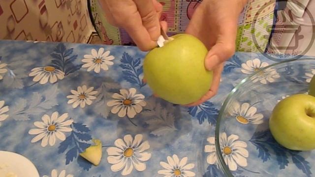 ПОЛЕЗНЫЙ И ВКУСНЫЙ ДЕСЕРТ ЯБЛОКИ ??? ПЕЧЕНЫЕ С ТВОРОГОМ В ДУХОВКЕ смотреть онлайн