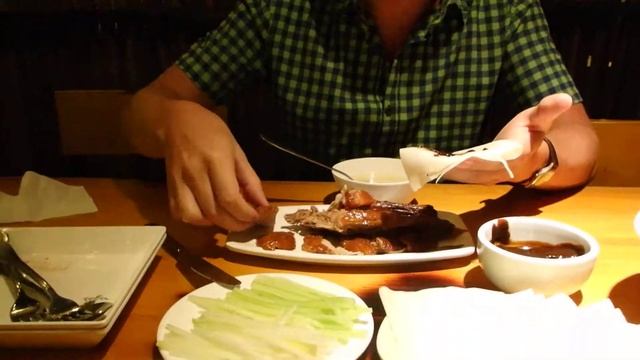 Как правильно есть утку по-пекински? Правильная подача на острове Хайнань, Китай. смотреть онлайн