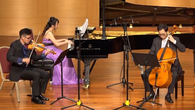 Piazzolla : Libertango (Piano Trio) смотреть онлайн