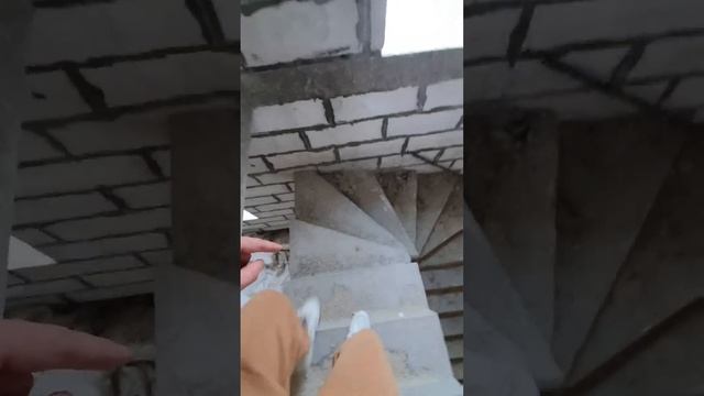 Лестница с забежными ступенями из бетона #shorts #лестница смотреть онлайн